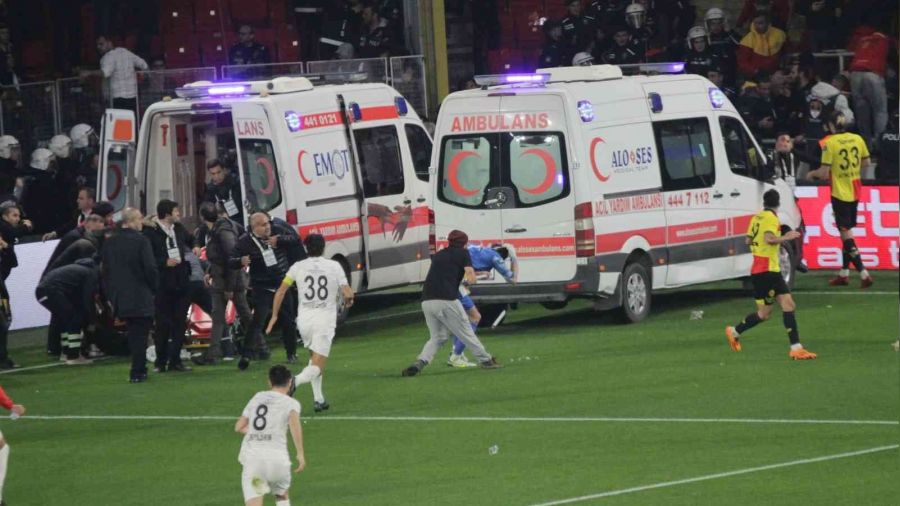 Sis ve i�aret fi�e�ini statta ambulans �of�rleri sokmu�