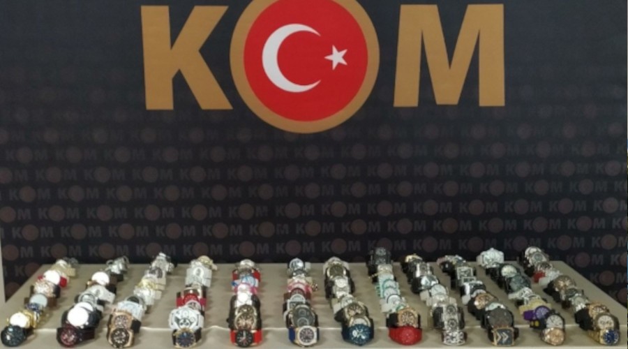 Sivas'ta gümrük kaçağı kol saati ele geçirildi