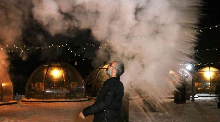 Sivas'ta havaya atılan su buz olarak düşüyor