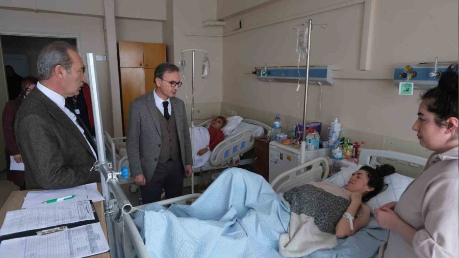 Sivas'ta tedavi gren 100 depremzedenin 66's taburcu edildi
