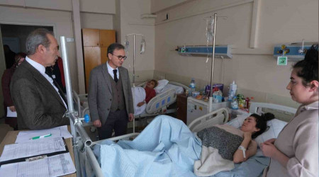 Sivas'ta tedavi gren 100 depremzedenin 66's taburcu edildi