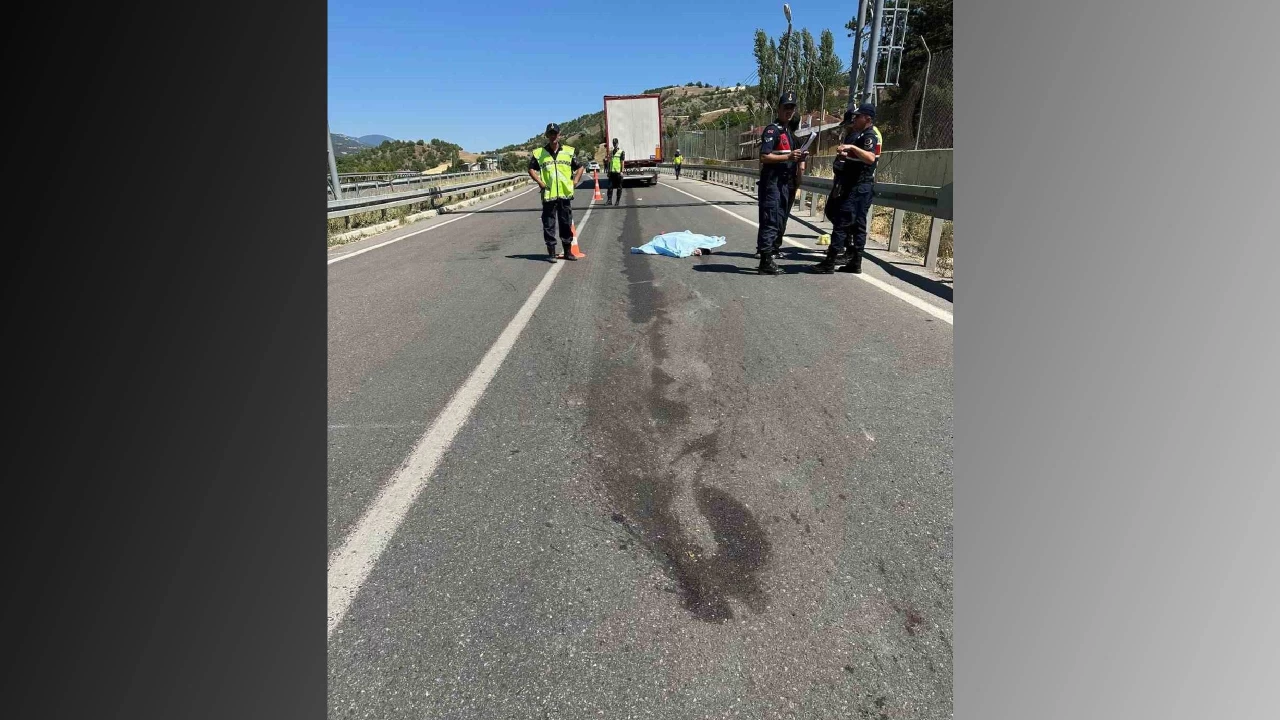 Sivas'ta tır yayalara çarptı: 1 ölü, 1 yararlı