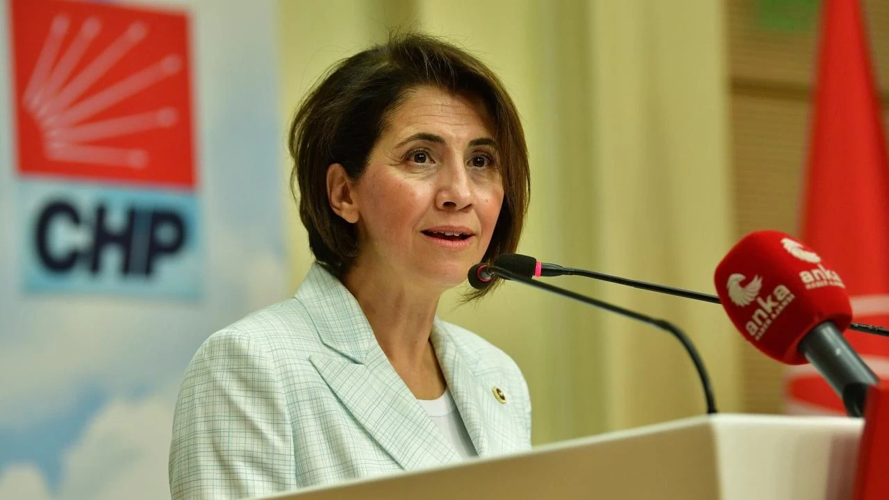 'Sözleşmeli-kadrolu öğretmen' ayrımına son verilmeli