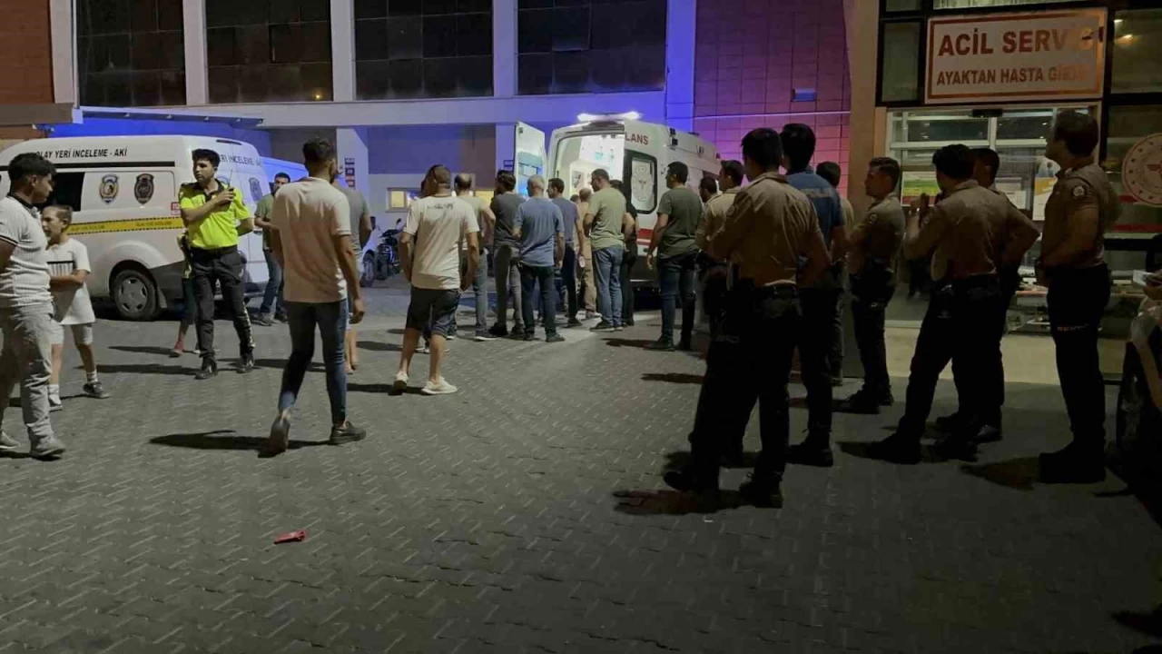��pheliyi kovalayan polis arac� kaza yapt�: 3 polis yaraland�