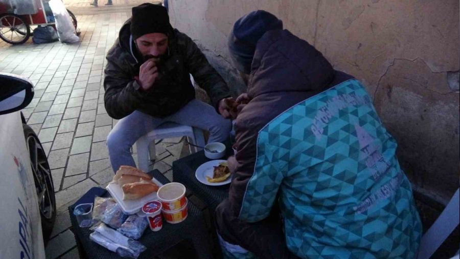 Taksim ve stiklal esnaf ilk iftar meydanda yapt