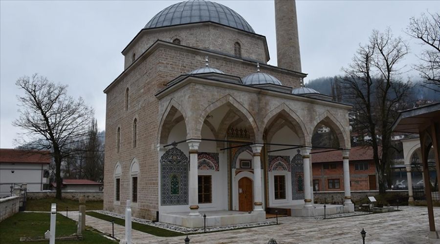Tarihî camiye çirkin saldırı