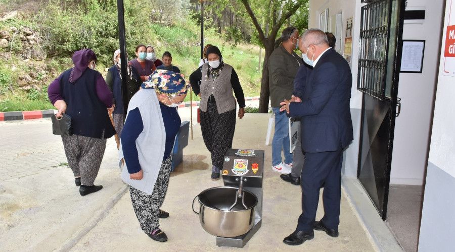 Tarsus Belediyesi, kyllere hamur makinas datyor