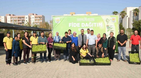 Tarsus'ta üreticilere ücretsiz 750 bin adet fide dağıtıldı