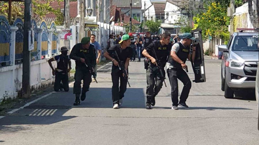 Tayland'da eski asker sokakta deh�et sa�t�: 3 �l�, 3 yaral�