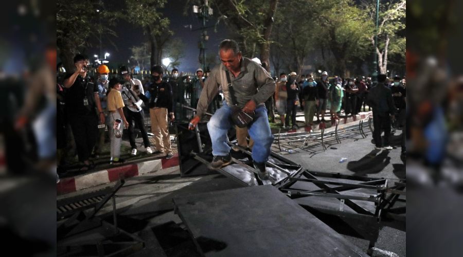 Tayland'da kanl� protestolar