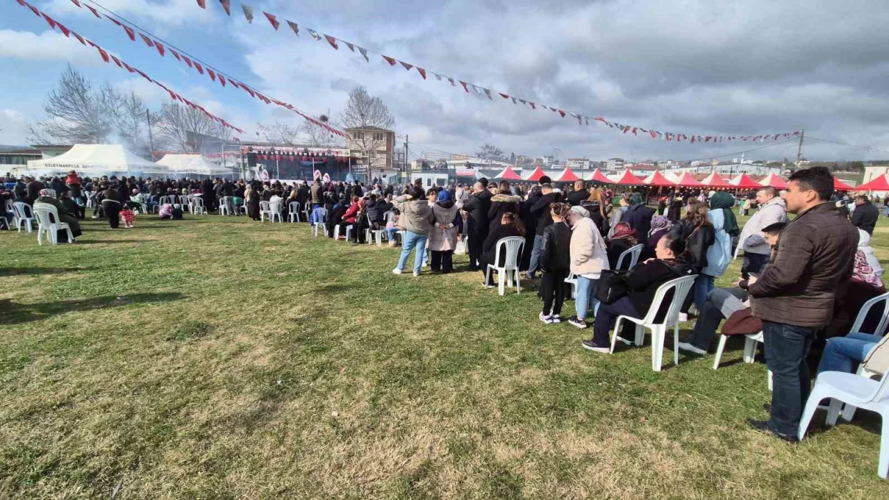 Tekirdağ'da 2 kilometrelik hamsi kuyruğu