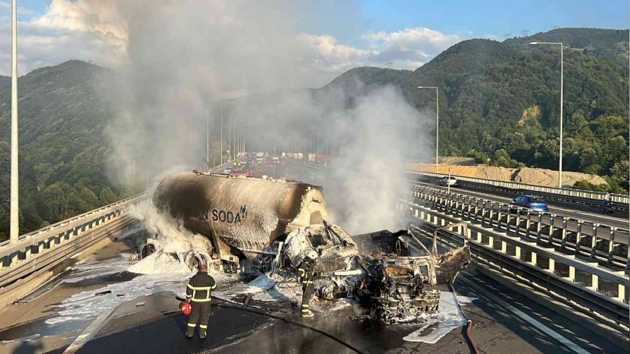 TEM Bolu Da��'nda 2 t�r �arp��t�