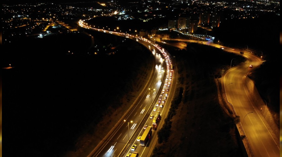 TEM�de bayram trafi�i yo�un 