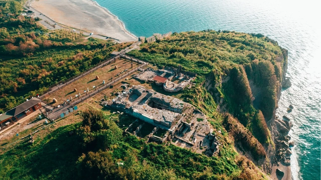 Tios Antik Kenti: Antik çağlarda önemli bir liman ve ticaret merkezi