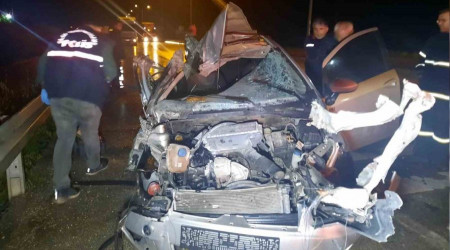 Tıra çarpan şoför yaralı arkadaşlarını bırakıp kaçtı