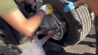 Tırın lastiğinde 53 kilogram esrar çıktı