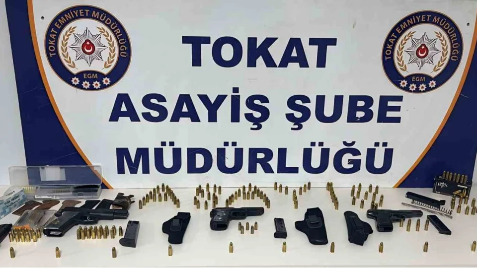Tokat'ta delil arayan polis cephanelik buldu