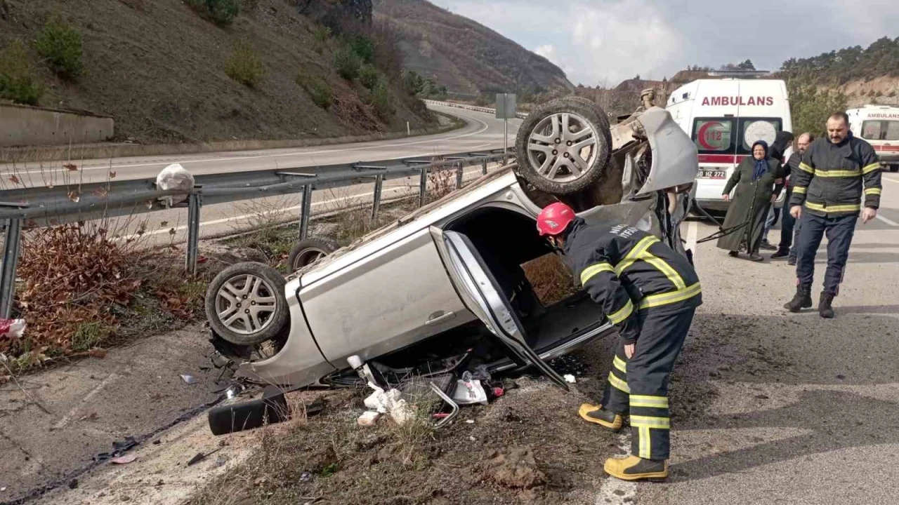 Tokat'ta kontrolden ��kan otomobil ters d�nd�: 5 yaral�