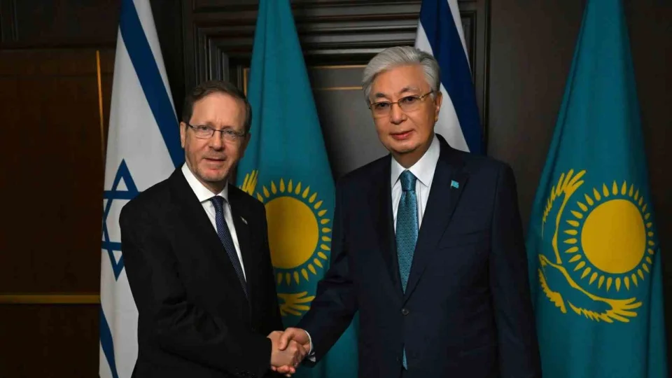Tokayev ve Herzog, Bakü'de bir araya geldi