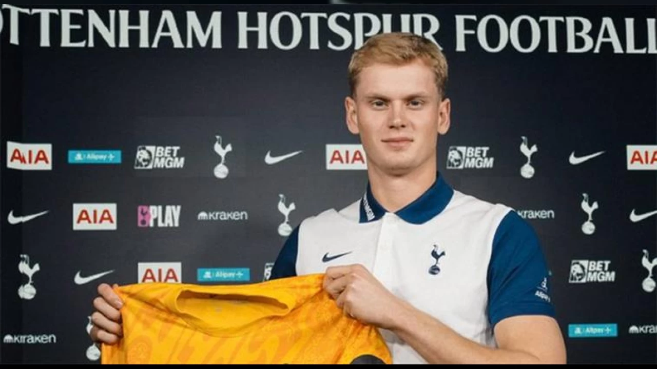 Tottenham'a Çek kaleci 