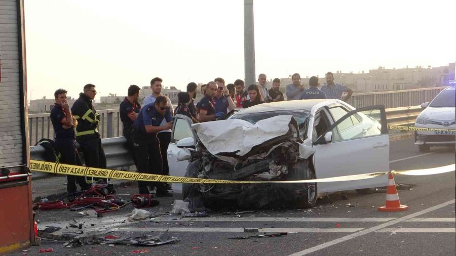 Trafik kazalar� bitmiyor... Batman'da feci kaza: 3 �l� 1 yaral�