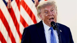 Trump, 3 Kasım’daki ara seçimlerde Cumhuriyetçilerin Temsilciler Meclisi ve Senatodaki çoğunluğunu koruması halinde her yetişkin Amerikalıya 5 bin dolar verileceğini açıkladı