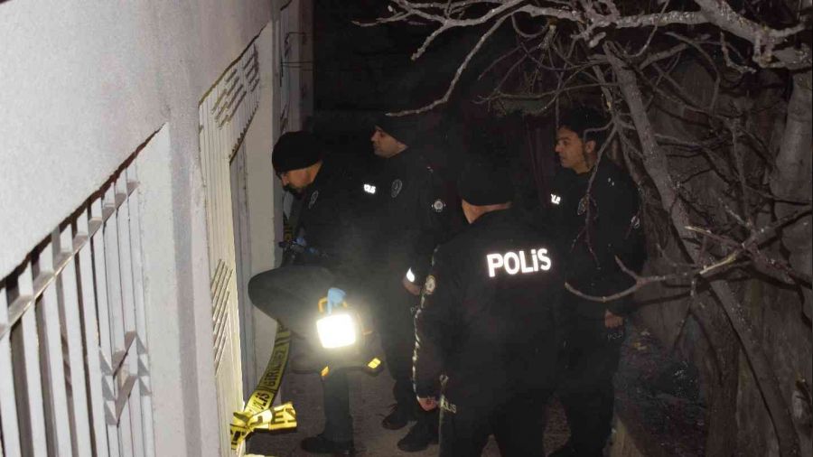 Tüfekle oynarken kendini yaraladı
