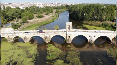 Tunca Nehri çöp ve yosunlarla kaplandı