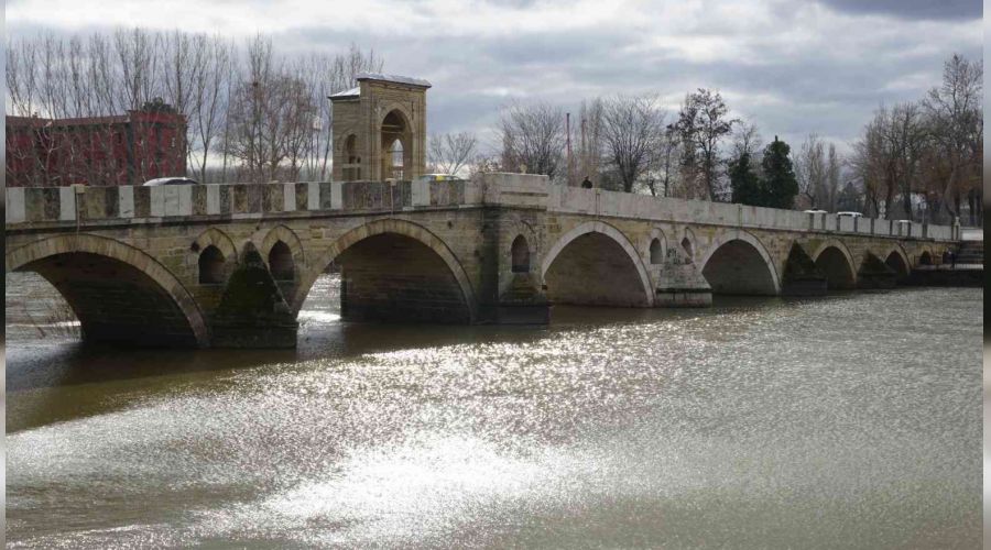 Tunca Nehri'nin debisi d����e ge�ti