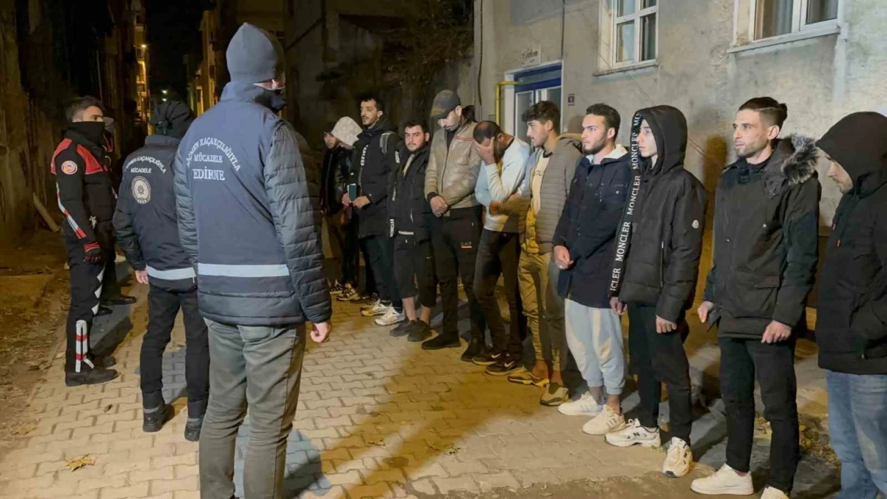 T�rkiye'den ka�mak isterken k�sk�vrak yakaland�lar