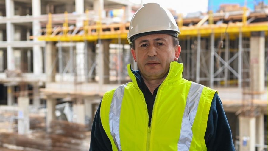 Tuzla'da orta hasarlı binaların yıkımı başladı