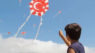 Uçurtma uçurtmak, çocukların gelişimine faydalıdır