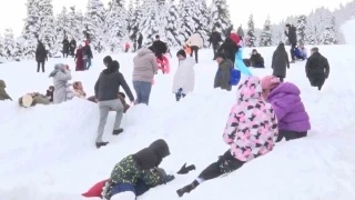 Uluda�, yar�y�l tatilinde y�zbinlerce ki�iyi a��rlad�