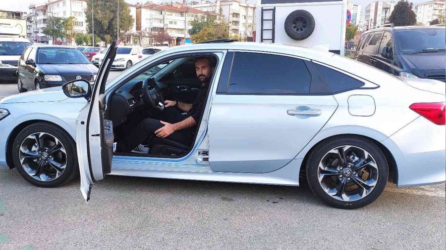Umudunun tükendiği an sıfır otomobil sahibi oldu