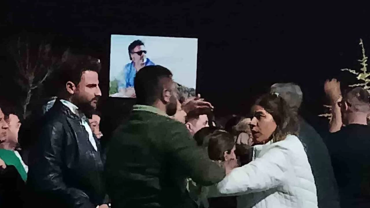 �niversitedeki Moein konserinde gerginlik