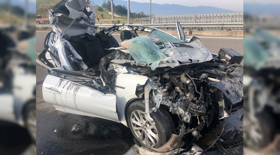 Uyuyan sürücü TIR'a arkadan çarptı