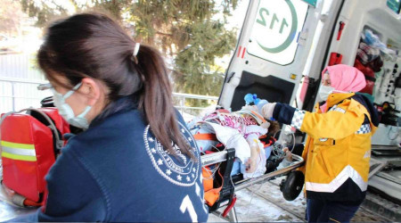 Üzerine televizyon düşen 2 yaşındaki çocuk ağır yaralandı
