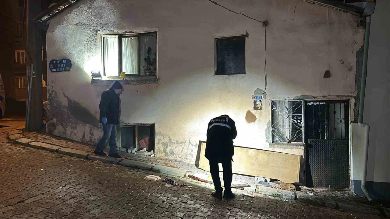 Vah�et! U�ak'ta o�lu taraf�ndan darp edilen baba hayat�n� kaybetti