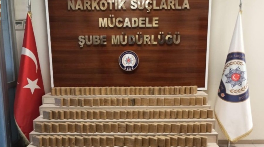 Van polisi 102 kilo uyu�turucu ele ge�irdi