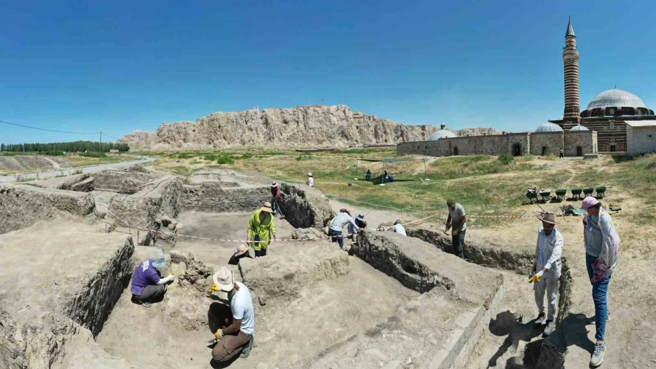 Van'da Osmanl� k��las� g�n y�z�ne ��kar�l�yor