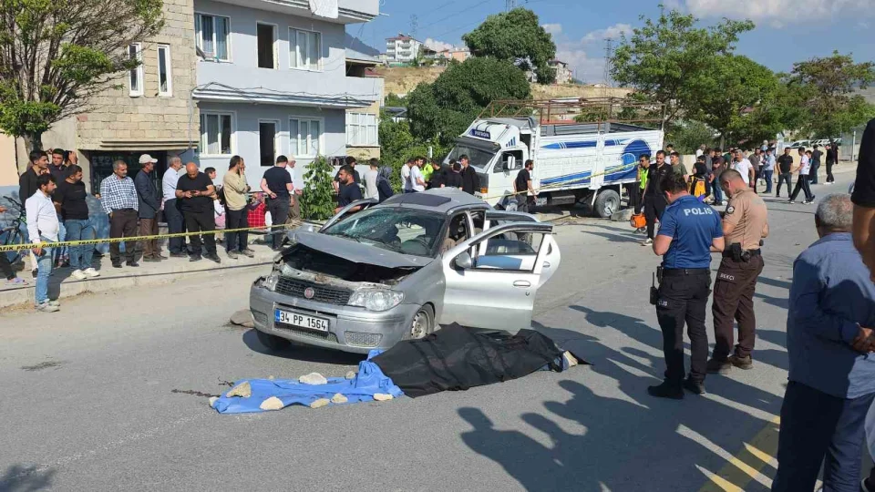 Van'da otomobil kamyonetle �arp��t�: 1 �l�, 4 yaral�