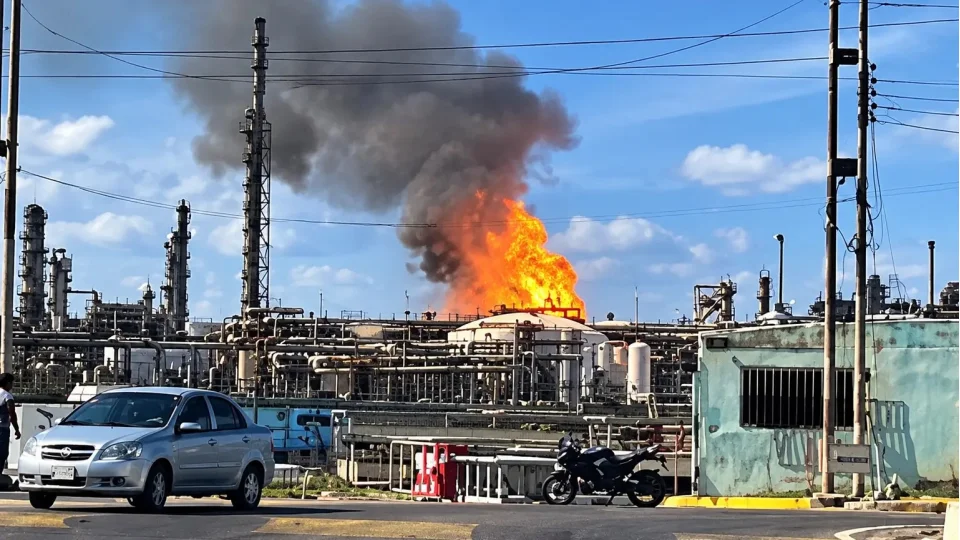 Venezuela'n�n en b�y�k ikinci petrol rafinerisinde patlama