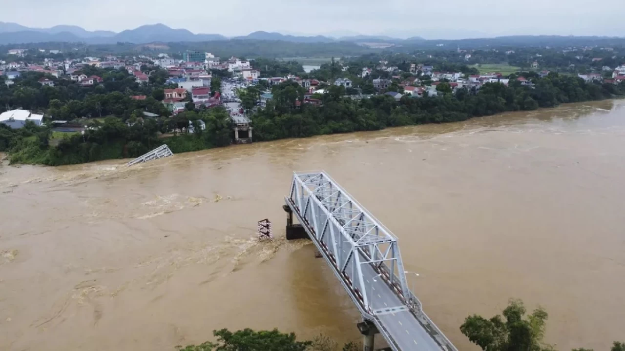 Vietnam'ı vuran Yagi Tayfunu'nda ölenlerin sayısı 292'ye çıktı