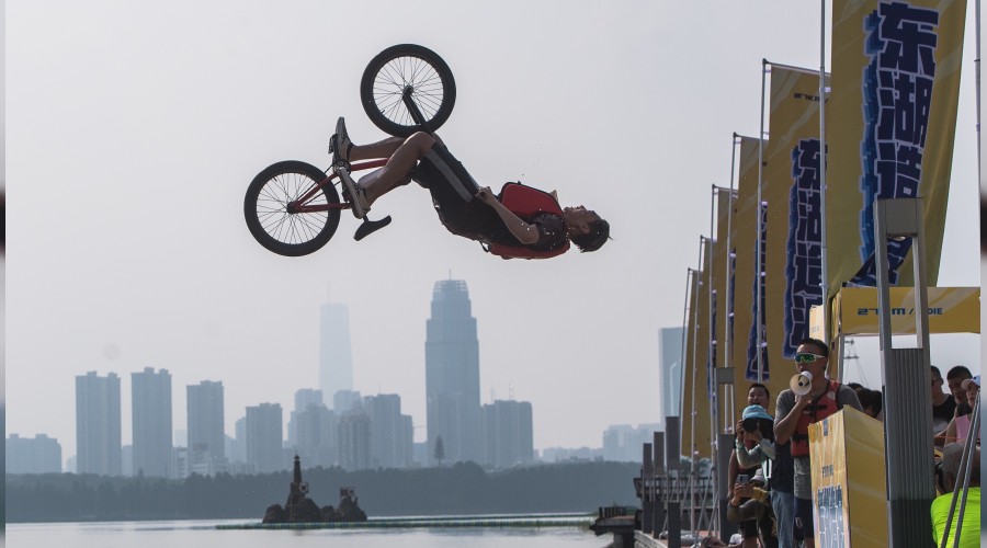 Wuhan'da Bisiklet Festivali'ne b�y�k ilgi  