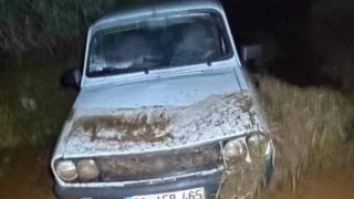 Yağmursuz havada gelen sel suları mahallede paniğe neden oldu