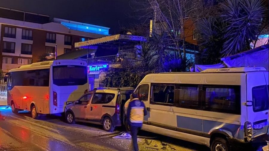 Yalova'da 4 araçlı zincirleme kaza