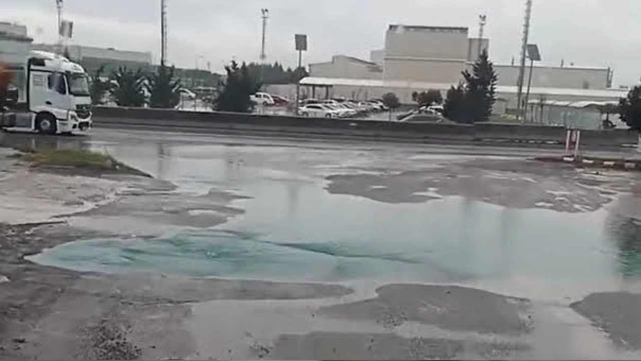 Yalova'da r�gardan mavi renkli su ta�t�