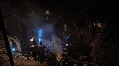 Yanan evin enkazından anne ile oğlunun cesedi çıktı