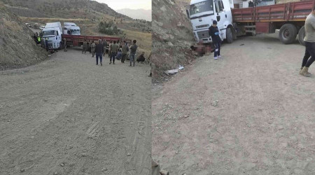 Yardım beklerken gölgesinde oturduğu tırın altında kaldı
