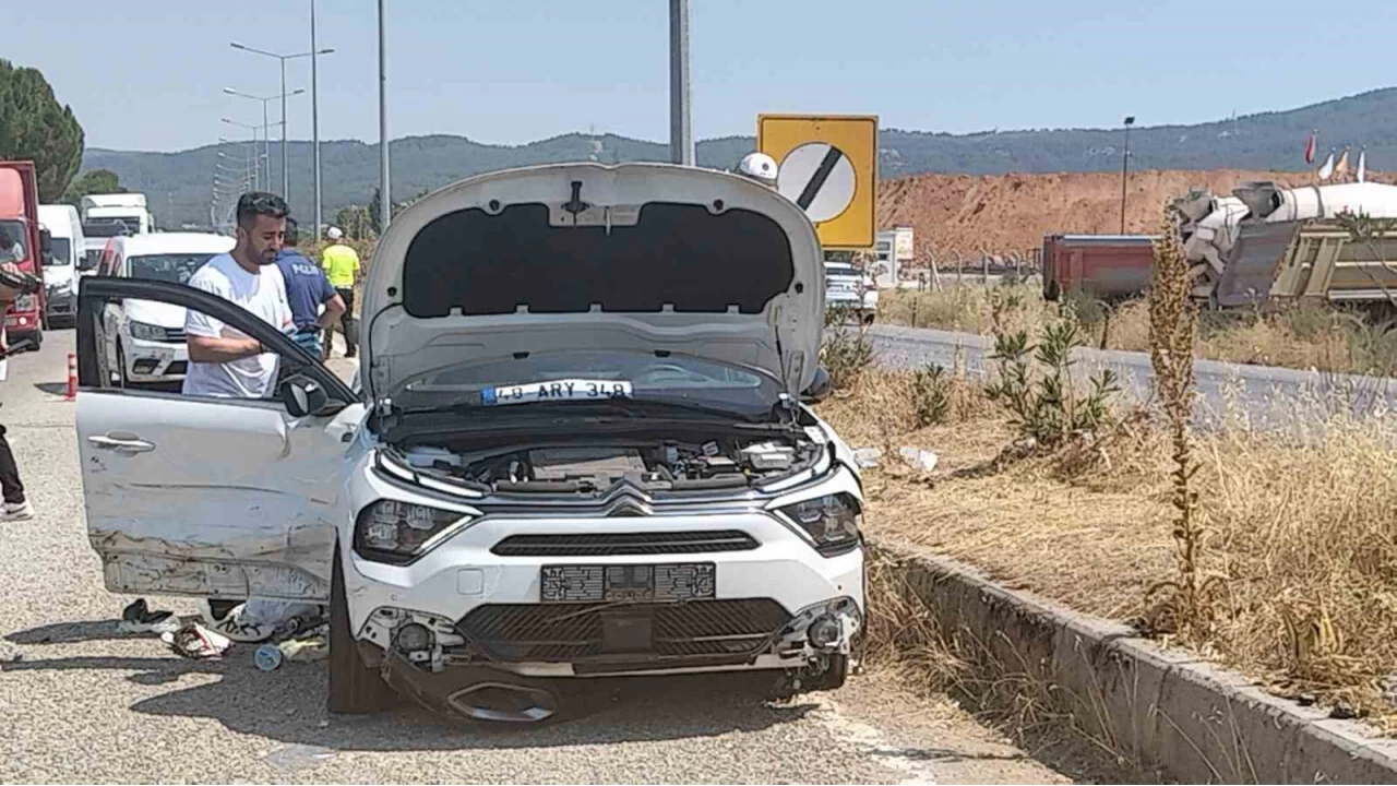 Yasakl� madde bulunduran ara�, polisi pe�ine takt�